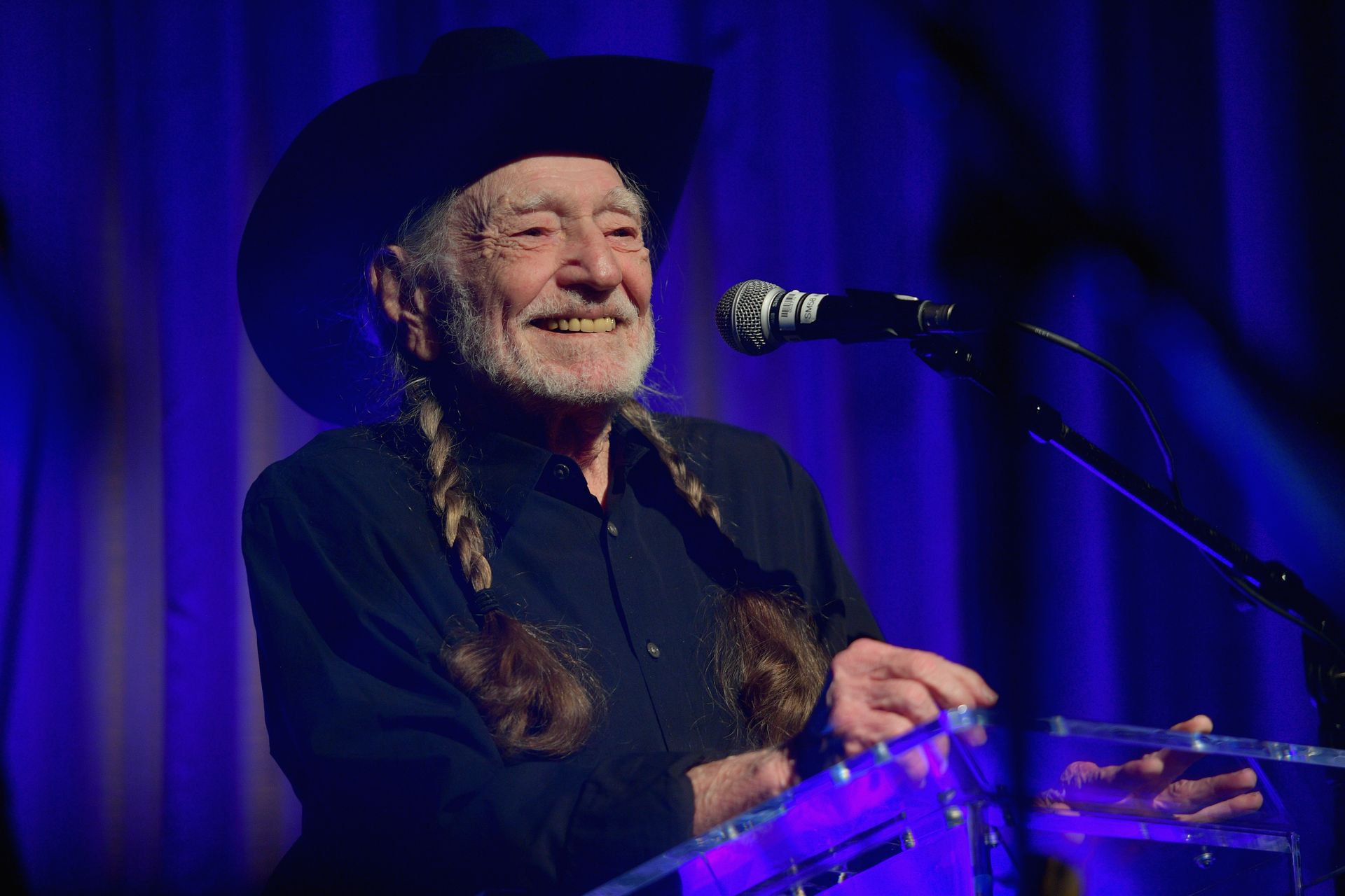 Featured image Willie Nelson urges fight to stop data center destruction
