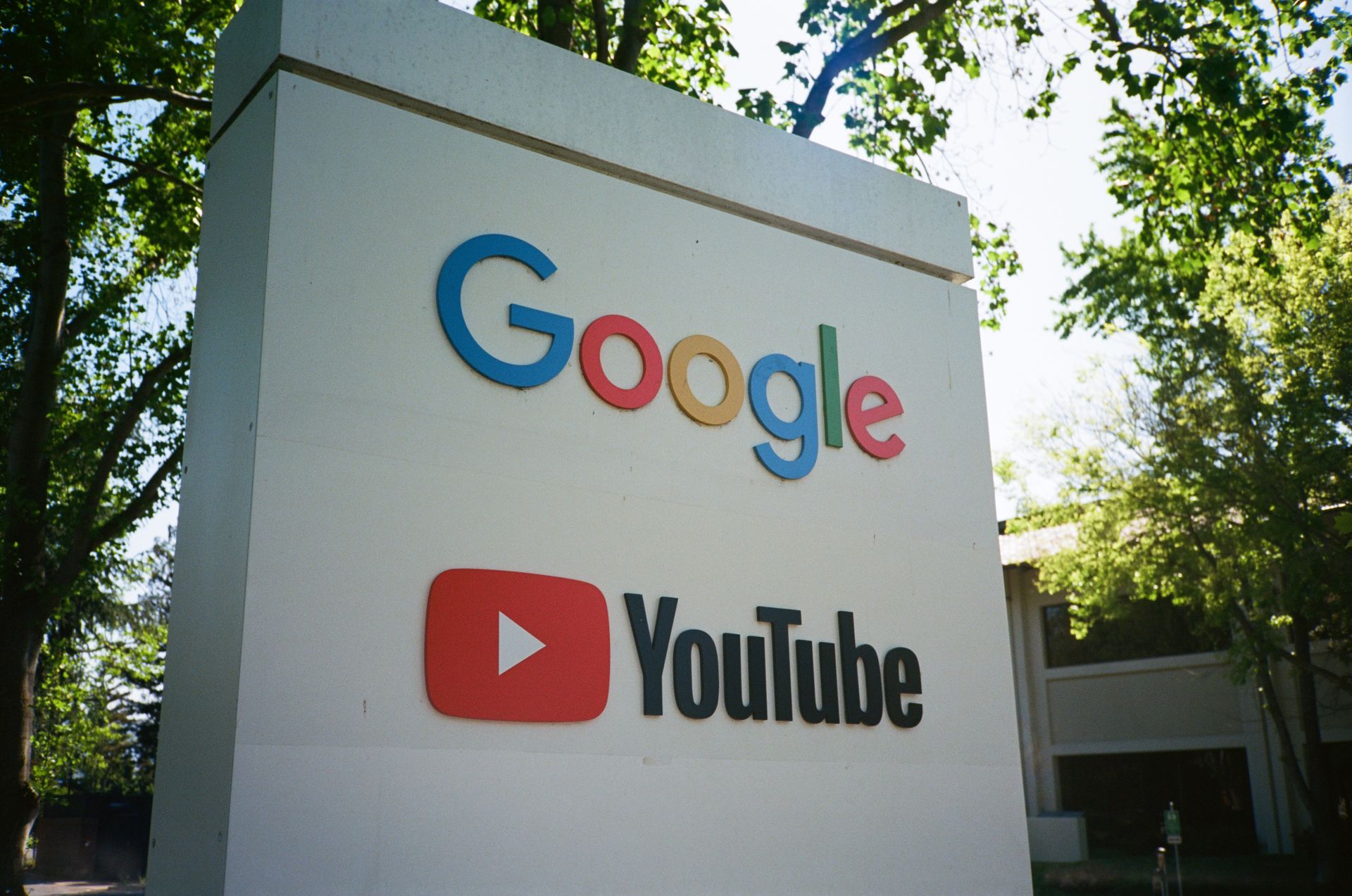 Featured image YouTube hits 11B in Q2 ads a 13 growth boost