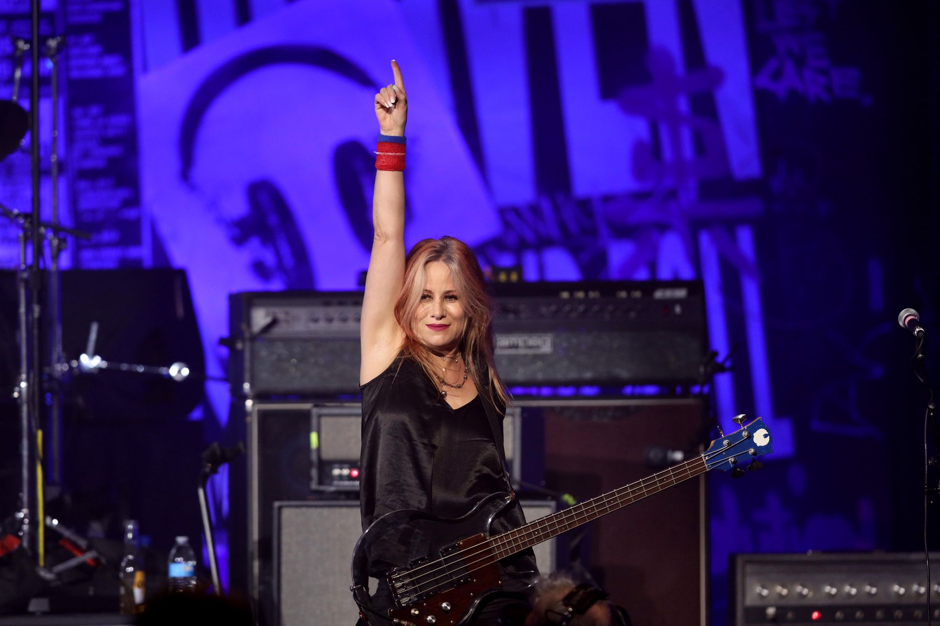 Featured image L7 Bassist Jennifer Finch fought brain cancer and died at 59