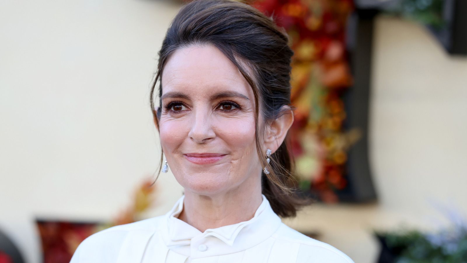 Featured image Tina Fey warns authenticity is dangerous and expensive