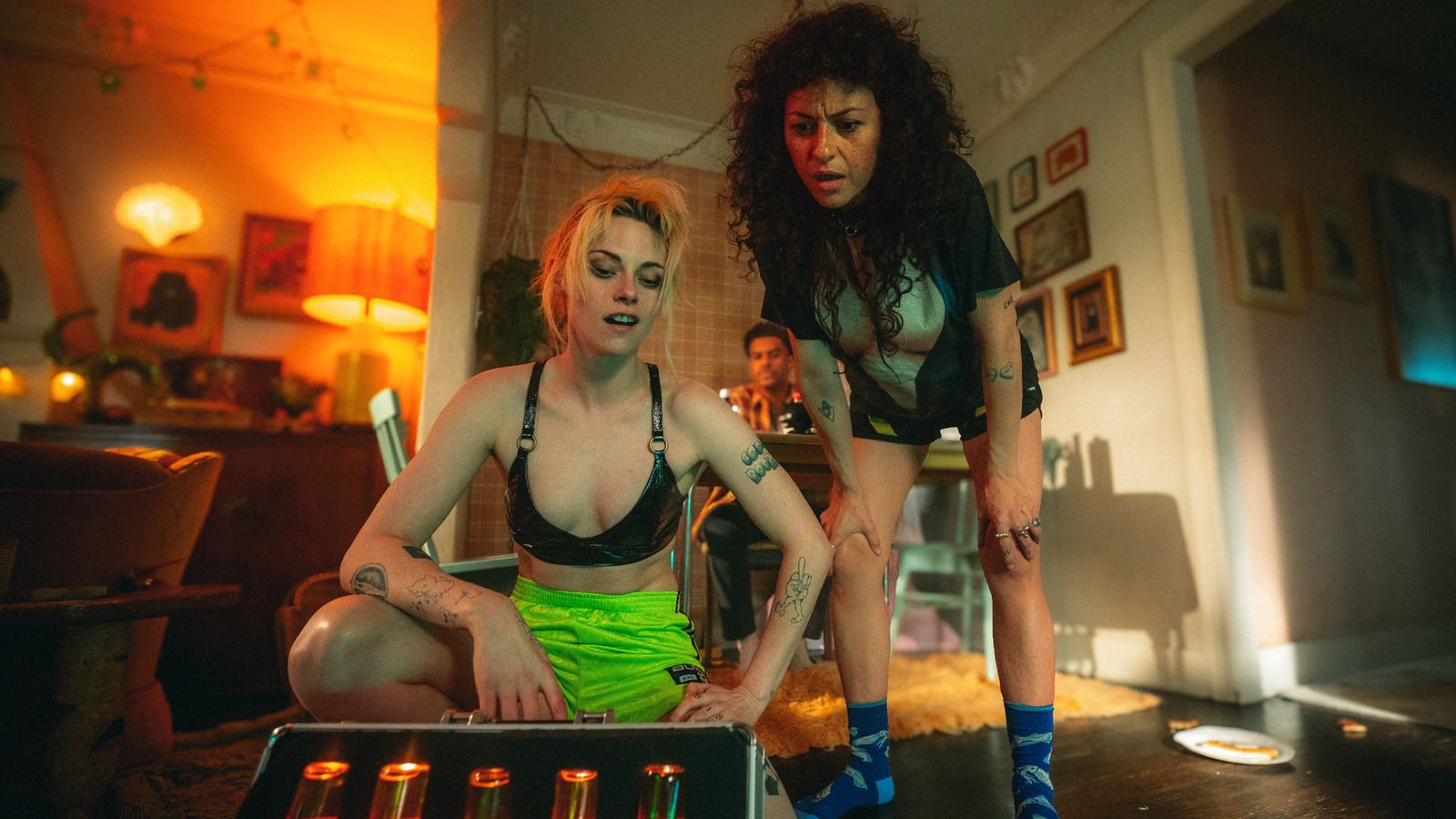Featured image Kristen Stewart  Alia Shawkat in Wrong Girls Comedy