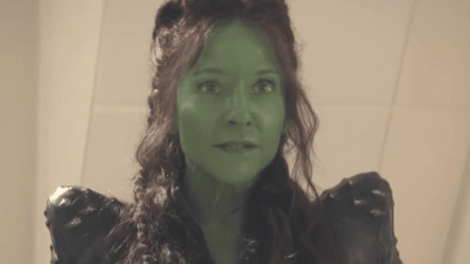 Featured image Who plays the Orion Captain in Star Trek Strange New Worlds S4