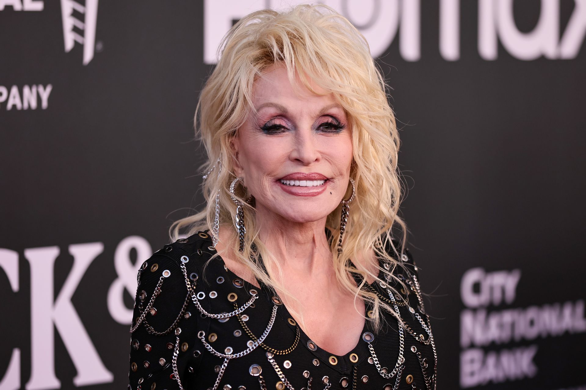 Featured image Dolly Parton skips Dollywood ride amid health battle