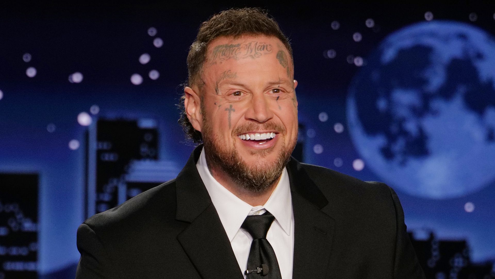 Featured image Jelly Roll Slams Politicians on Job and Trump Photo