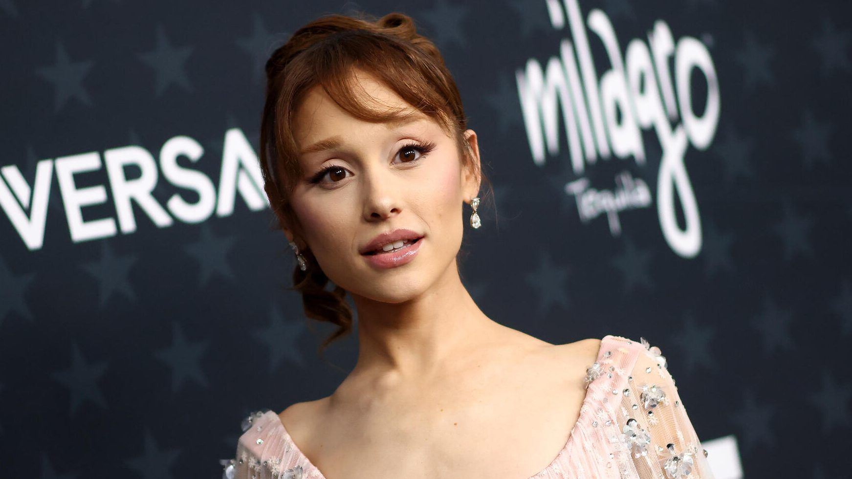 Featured image Ariana Grande exits West End revival amid scrutiny