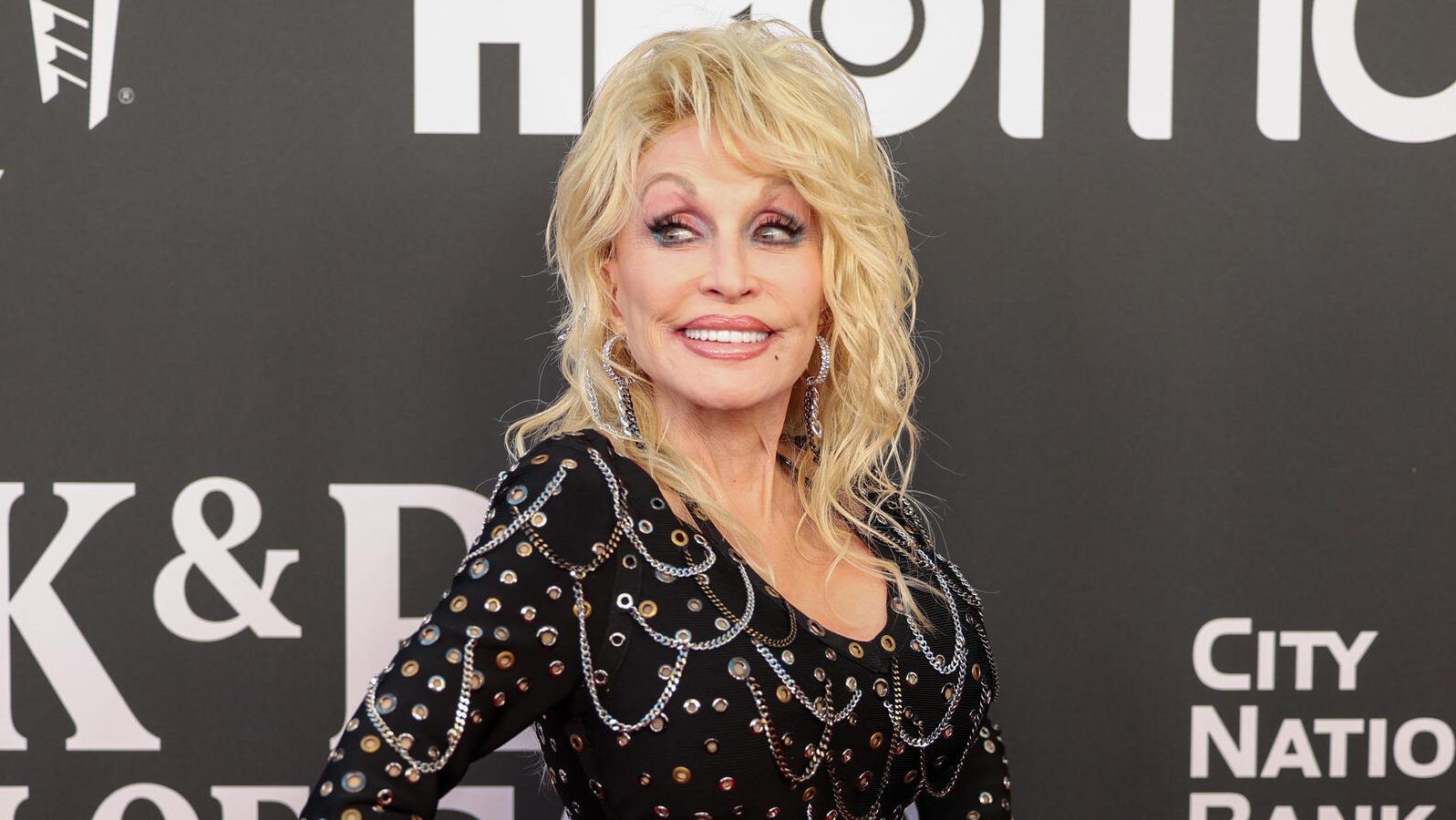Featured image Dolly Parton misses Dollywood ride due to health issues