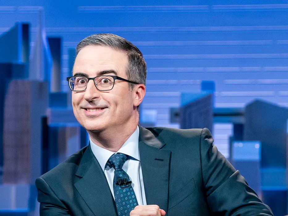 Featured image John Oliver mocks Trump over staff sacrifice in plane incident