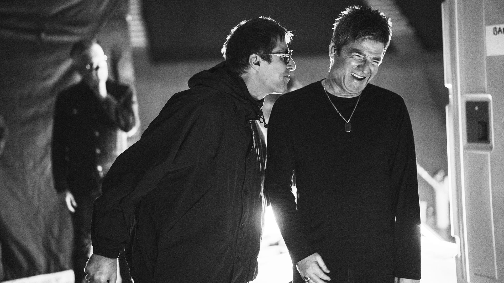 Featured image Oasis Burying the Hatchet Concert Movie Review