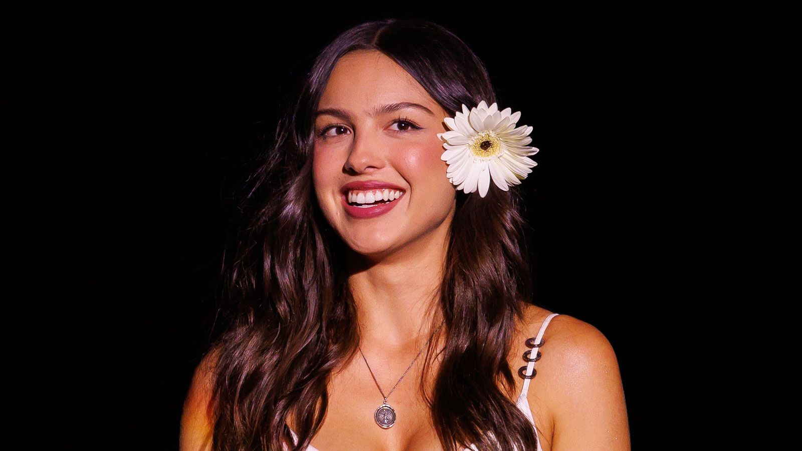 Featured image Olivia Rodrigo reveals the emotional moment and teases next year