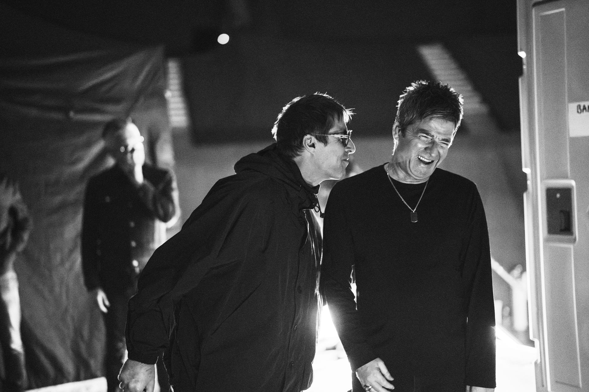 Featured image Oasis Dont Look Back in Anger A Sentimental Portrait